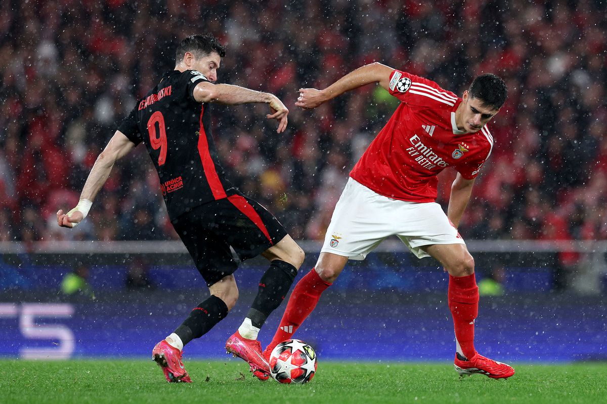 Moment curios la Liverpool » Arne Slot și-a început conferința lăudând arbitrul care a stârnit un imens scandal în Benfica - Barcelona: „De când lucrez în fotbal...”