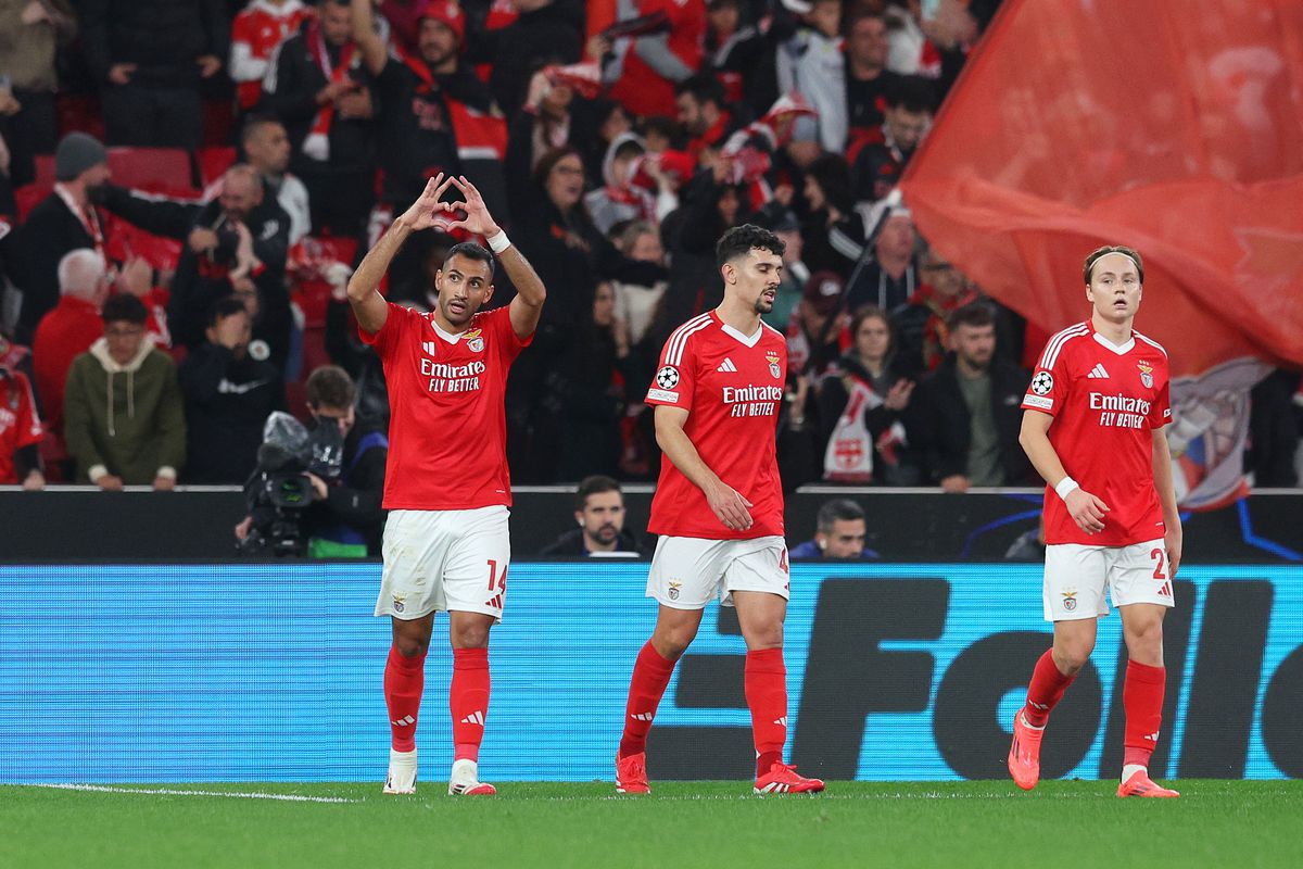 Moment curios la Liverpool » Arne Slot și-a început conferința lăudând arbitrul care a stârnit un imens scandal în Benfica - Barcelona: „De când lucrez în fotbal...”