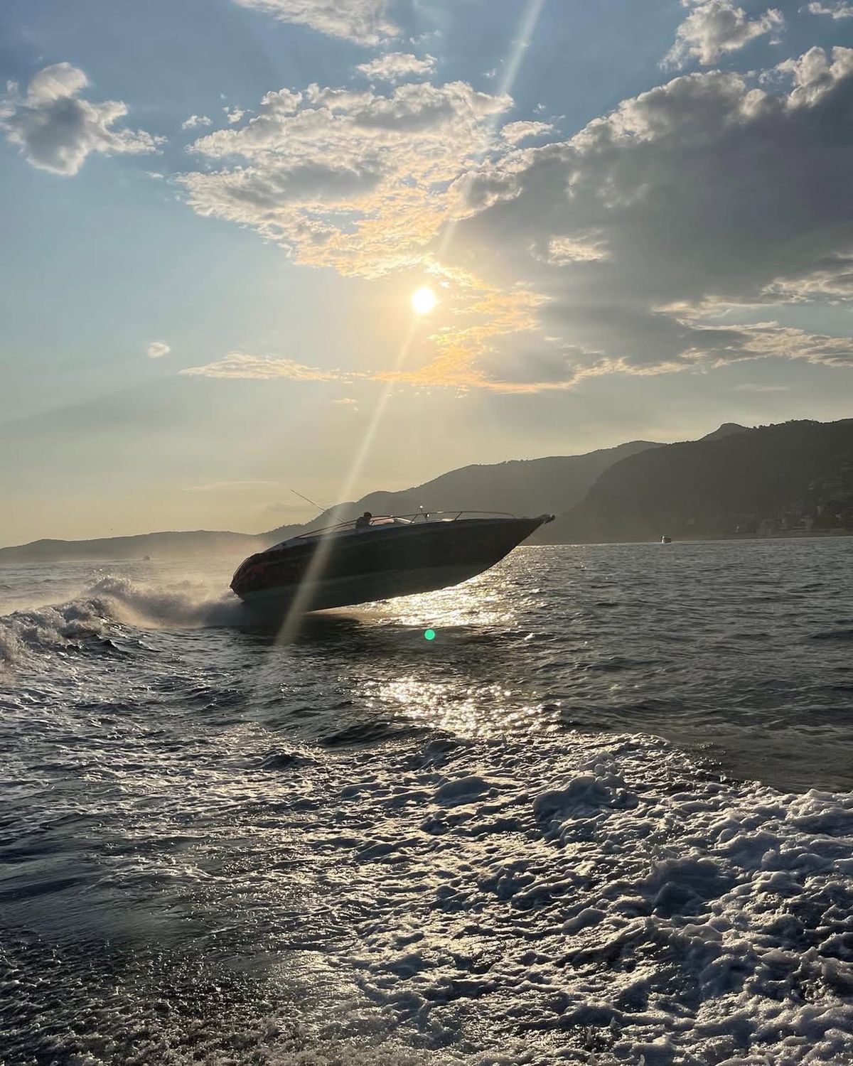 Max Verstappen şi-a cumpărat un iaht de lux. Foto: mangustayachts.com
