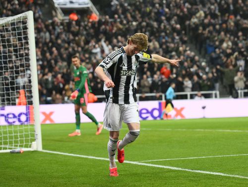 Anthony Gordon în Newcastle - PSV / Foto: Imago Images