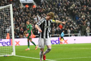 Sub ochii lui Dennis Man, a egalat recordul legendarului Alan Shearer