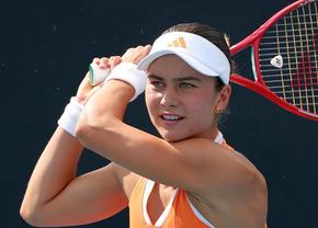 La 18 ani, face ravagii la Australian Open » S-a calificat în turul 3 și dezvăluie: „Când mă enervez, înjur în sârbă. Nu vreau ca arbitrii să înțeleagă”