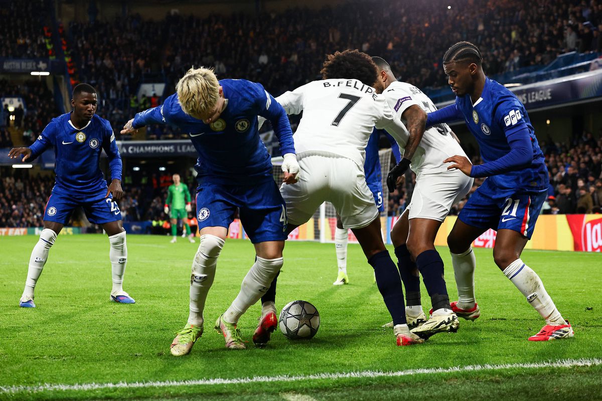 Final de etapă în Liga Campionilor: Vlad Dragomir, la un pas de un rezultat mare cu Chelsea » Două echipe sunt calificate în optimi