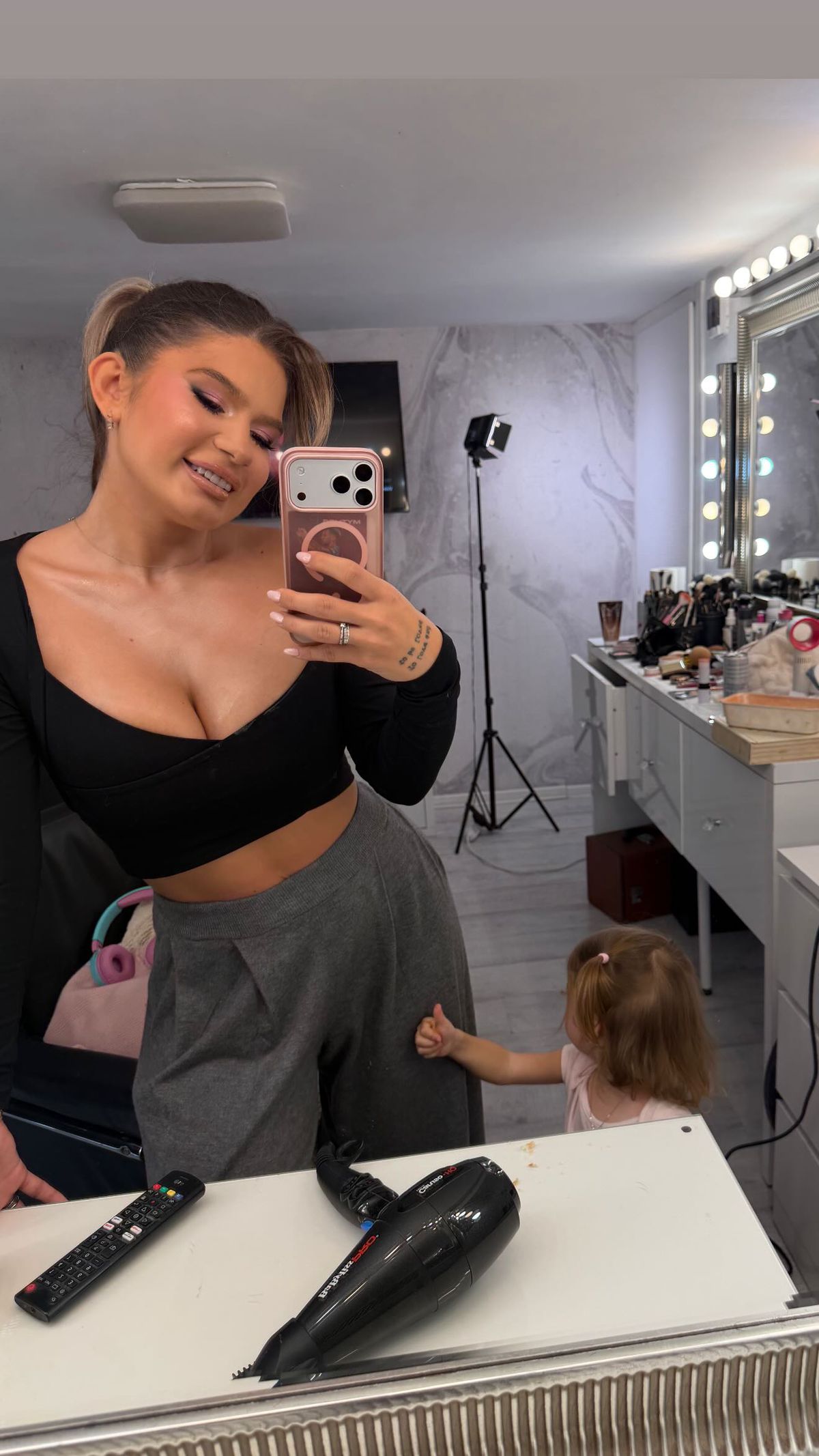 „Love my girls” » A furat toate privirile la petrecerea de logodnă a lui Radu Drăgușin, la Athenee Palace