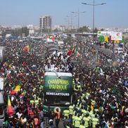 Jucătorii naționalei din Senegal au săbătorit pe străzi triumful de la Cupa Africii / foto: AP News