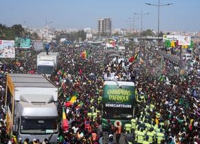 Imaginile bucuriei » Senegalezii au sărbătorit în stradă triumful de la Cupa Africii