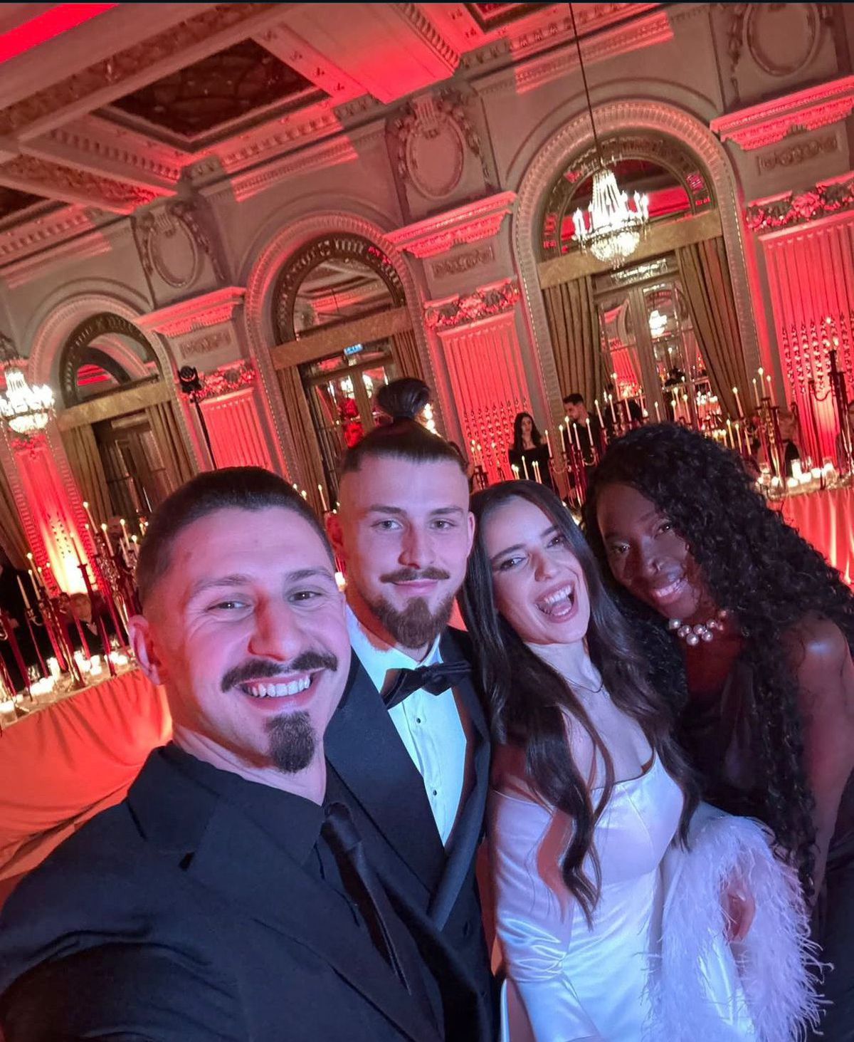 „Love my girls” » A furat toate privirile la petrecerea de logodnă a lui Radu Drăgușin, la Athenee Palace