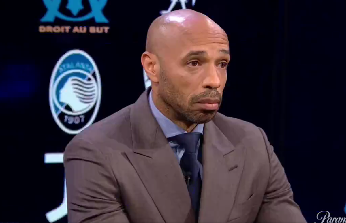 „Ce?!” » Kate Abdo l-a pus la punct pe Carragher după o glumă răutăcioasă: „De ce ai spune asta?”