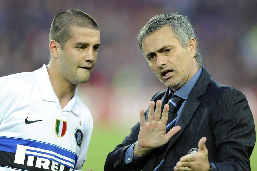 Cristi Chivu a jucat 59 de meciuri la Inter (un gol și un assist) sub comanda lui Jose Mourinho / Foto: Imago Images Verdictul lui Mourinho despre Cristi Chivu: „A fost bun și norocos. Dar și rivalii lui l-au făcut o mică «vedetă»”