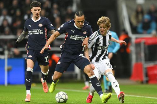 Dennis Man în Newcastle - PSV / Foto: Imago Images