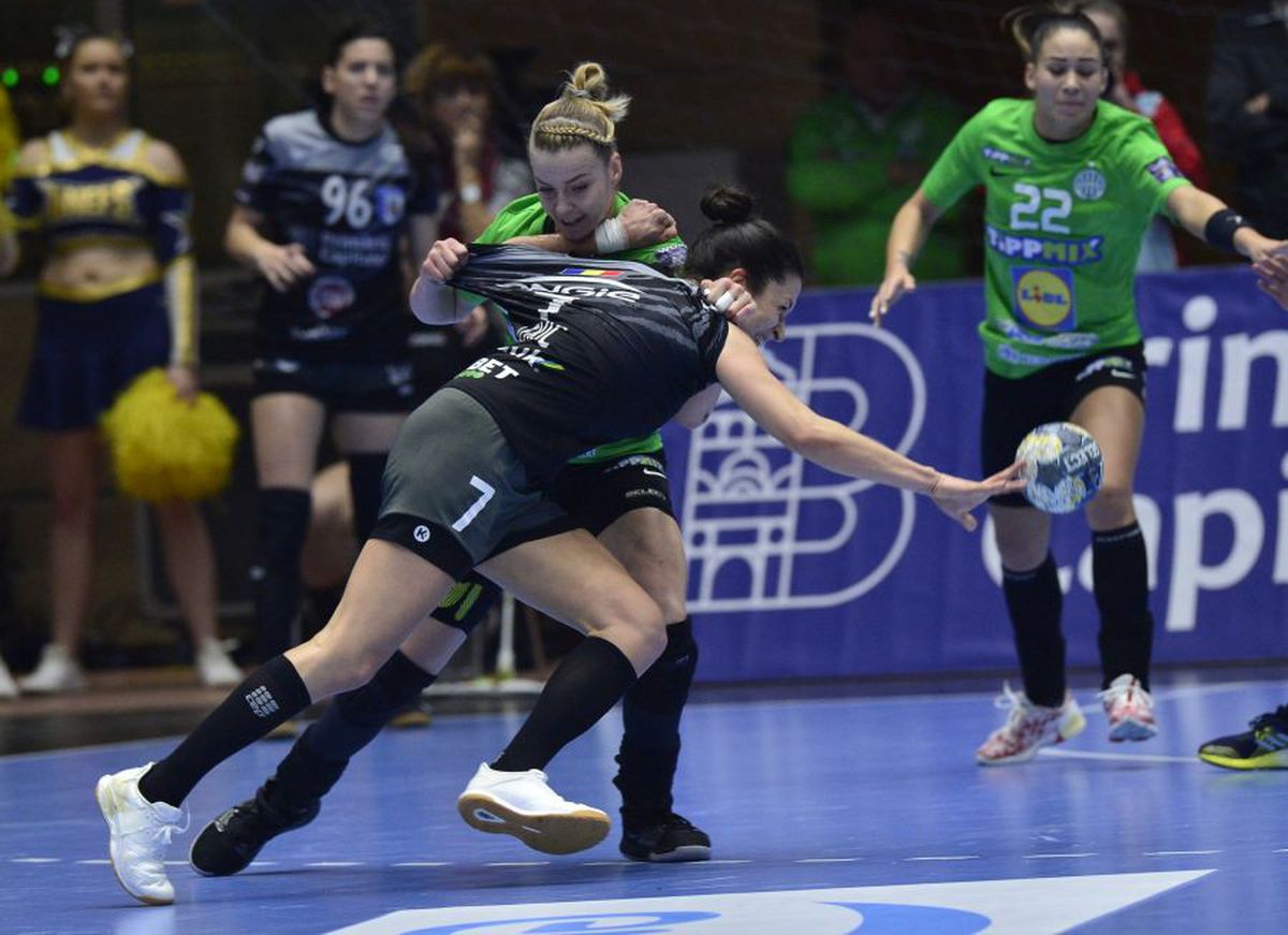 CSM BUCUREȘTI - FERENCVAROS 27-24 // „Tigroaicele” au făcut un pas mare spre „sferturile” Ligii Campionilor! Neagu și Cvijic, cele mai bune de pe teren