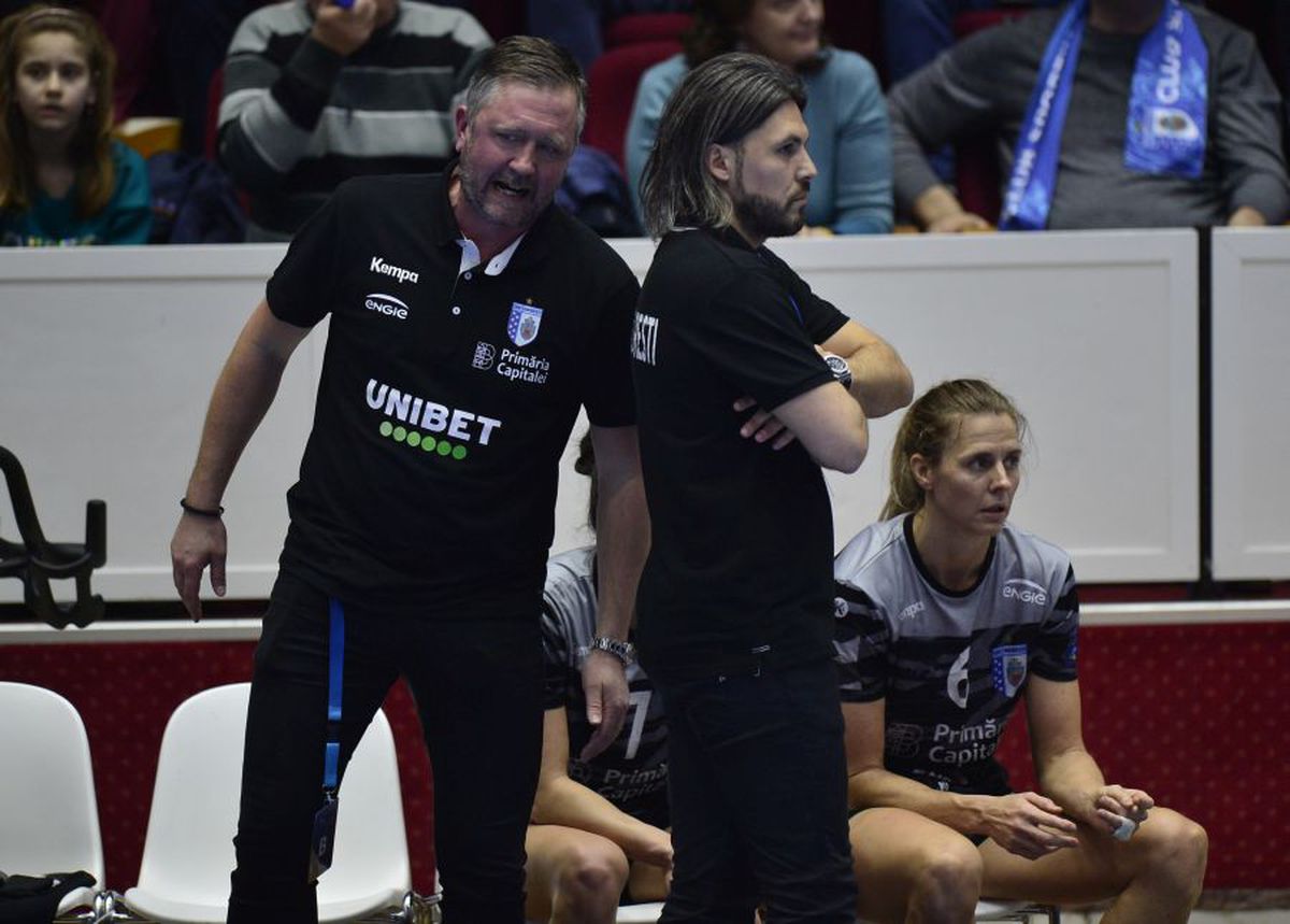 CSM BUCUREȘTI - FERENCVAROS 27-24 // „Tigroaicele” au făcut un pas mare spre „sferturile” Ligii Campionilor! Neagu și Cvijic, cele mai bune de pe teren