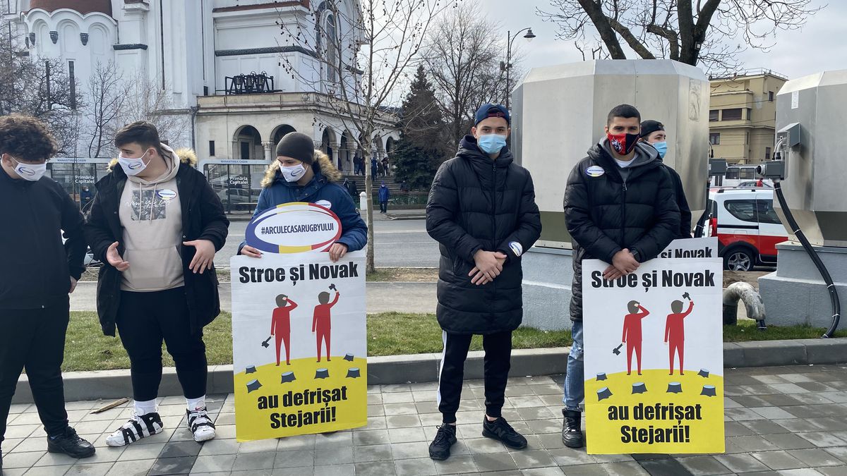 FOTO EXCLUSIV Un nou protest la stadionul „Arcul de Triumf”! Fanii rugby-ului îi atacă pe Novak și Stroe