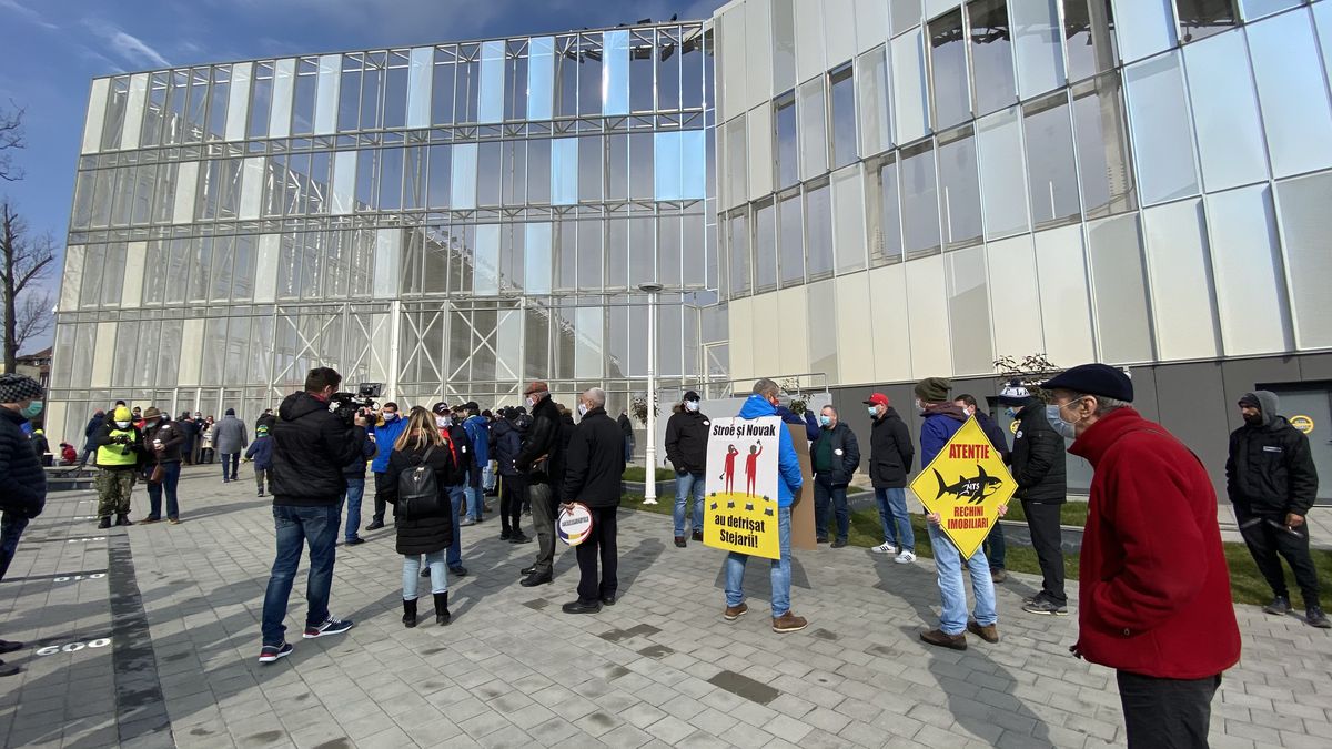 FOTO EXCLUSIV Un nou protest la stadionul „Arcul de Triumf”! Fanii rugby-ului îi atacă pe Novak și Stroe