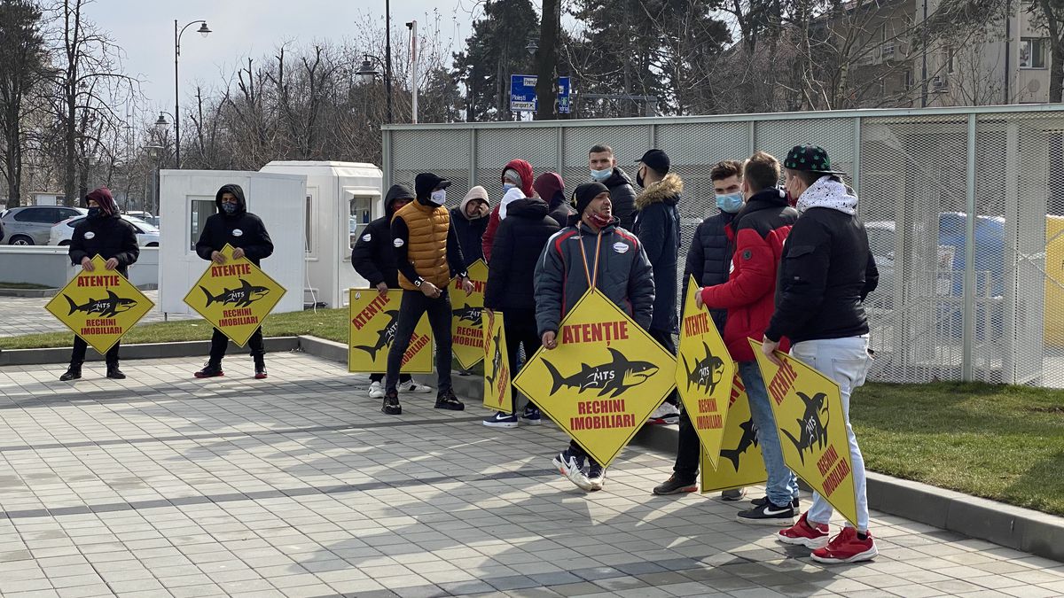 FOTO EXCLUSIV Un nou protest la stadionul „Arcul de Triumf”! Fanii rugby-ului îi atacă pe Novak și Stroe