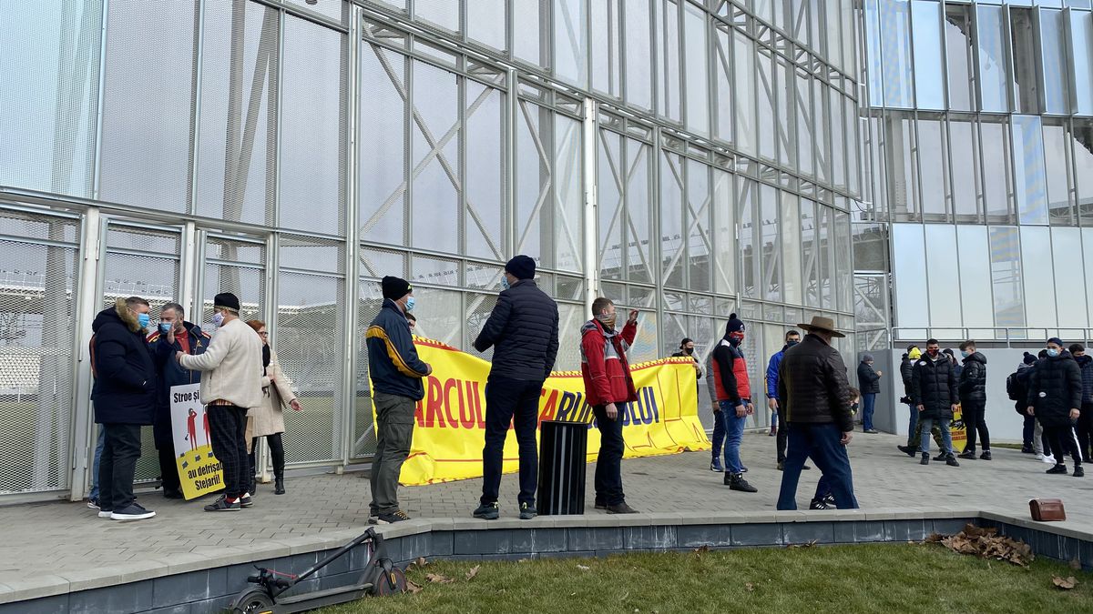 FOTO EXCLUSIV Un nou protest la stadionul „Arcul de Triumf”! Fanii rugby-ului îi atacă pe Novak și Stroe