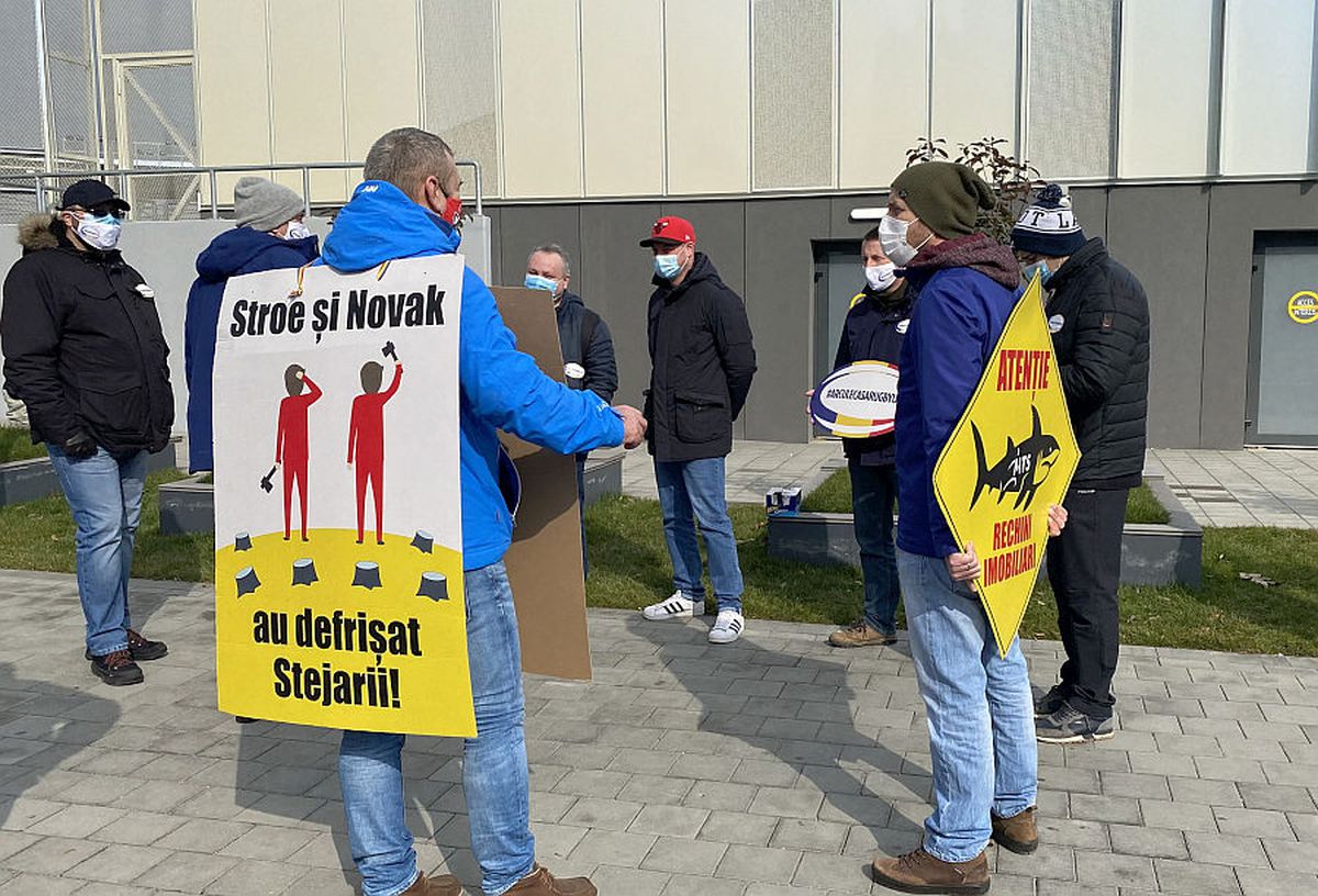FOTO EXCLUSIV Un nou protest la stadionul „Arcul de Triumf”! Fanii rugby-ului îi atacă pe Novak și Stroe