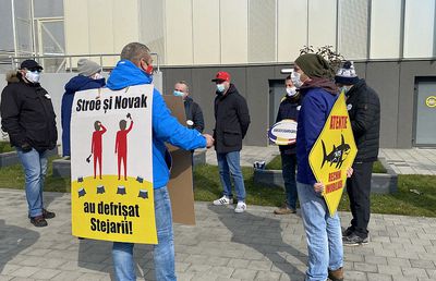FOTO EXCLUSIV Un nou protest la stadionul „Arcul de Triumf”! Fanii rugby-ului îi atacă pe Novak și Stroe
