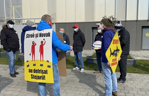 FOTO EXCLUSIV Un nou protest la stadionul „Arcul de Triumf”! Fanii rugby-ului îi atacă pe Novak și Stroe