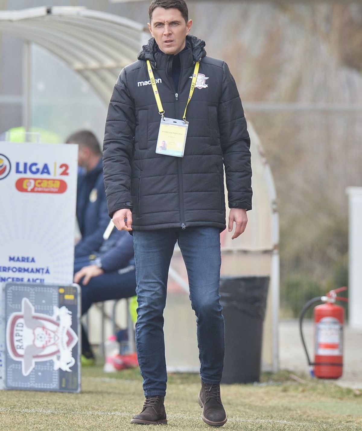 Cine zice că românii nu sunt inventivi? :D Fanii rapidiști le-au pus pamperși jucătorilor: „Nu vă mai c*cați pe voi, jucați fotbal pentru noi!"