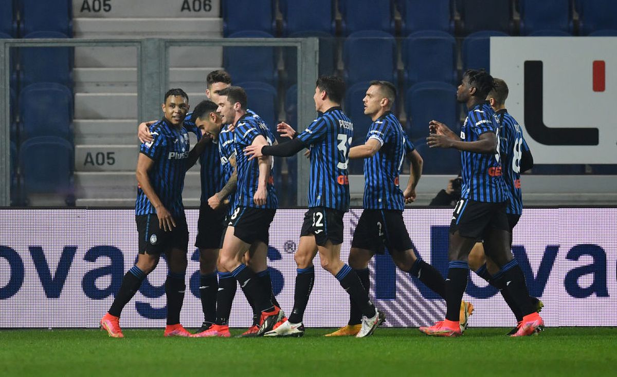 FOTO Momente de panică în Serie A » Osimhen, la pământ, fără suflare, după o ciocnire cap în cap