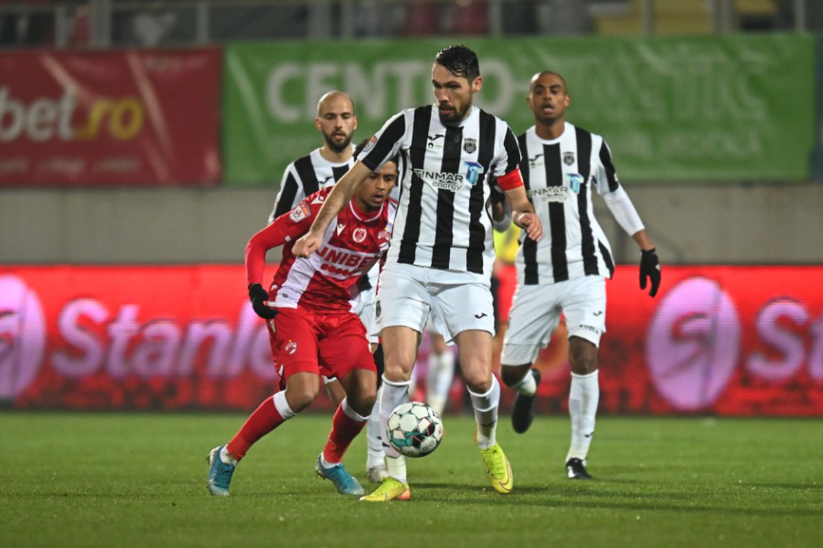 DINAMO. Ioan Andone sare la gâtul lui Pablo Cortacero: „Îți dai seama ce prostie vorbim? DDB strânge bani, iar ei sunt la plajă!”