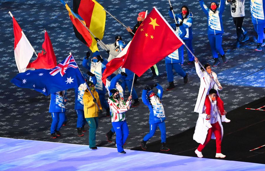 Sportivii care au purtat steagurile țărilor pe care le-au reprezentat au fost inventivi A căzut cortina peste Beijing » Norvegia a dominat total la capitolul medalii câștigate. Cum arată top 10 al țărilor cu cele mai multe trofee obținute