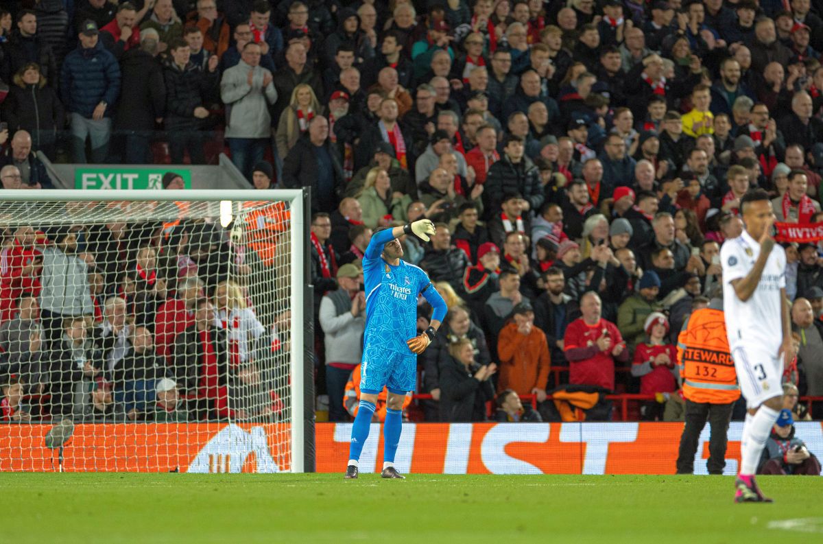 Ce gafe uluitoare în Liverpool - Real Madrid! Thibaut Courtois i-a făcut cadou golul lui Salah, sub privirile lui Kovacs » Alisson l-a „copiat” 20 de minute mai târziu