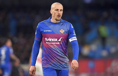 Din nou pe tușă! Vlad Chiricheș nu poate ține ritmul în Serie A și e incert și pentru națională