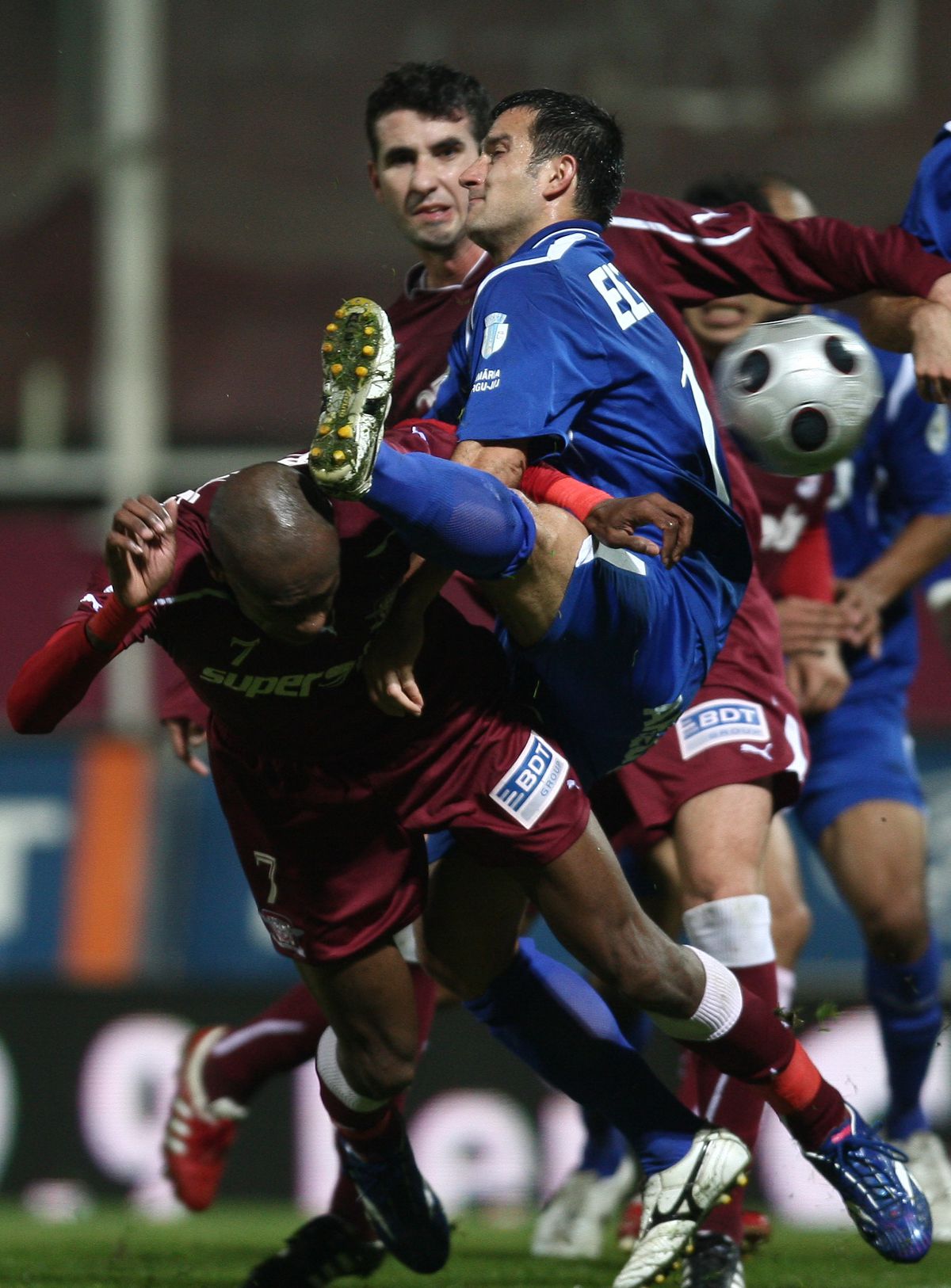 Dezvăluirile fotbalistului care a stat o lună la FCSB: „M-a vrut Pițurcă, dar a venit Ilie Dumitrescu și a zis că vrea să facă tiki-taka cu jucătorii de la Urziceni”