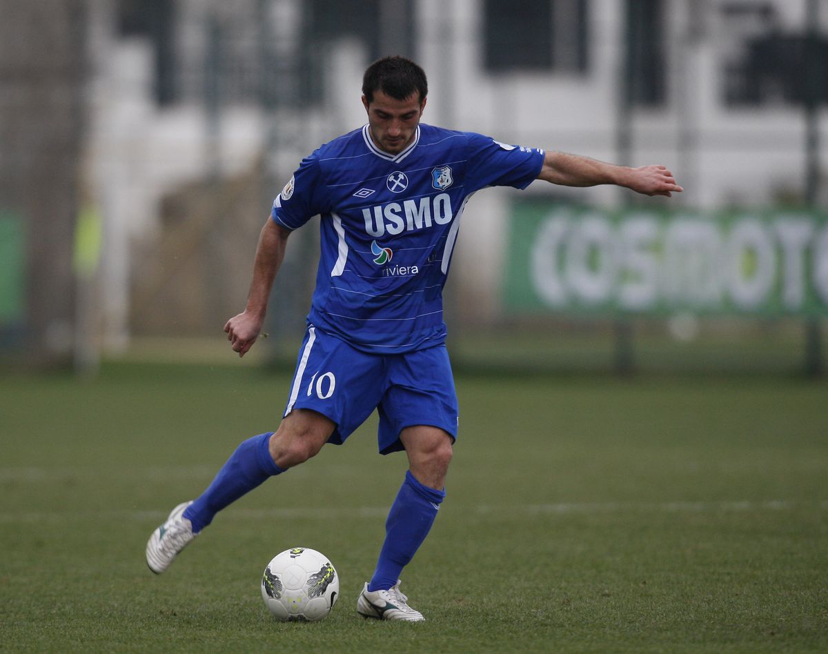 Un fotbalist cu peste 250 de meciuri în Liga 1 povestește două episoade uluitoare : „Aveam o piatră la rinichi de 1,6 cm, dar doctorii spuneau că mă doare spatele de la bătrânețe”