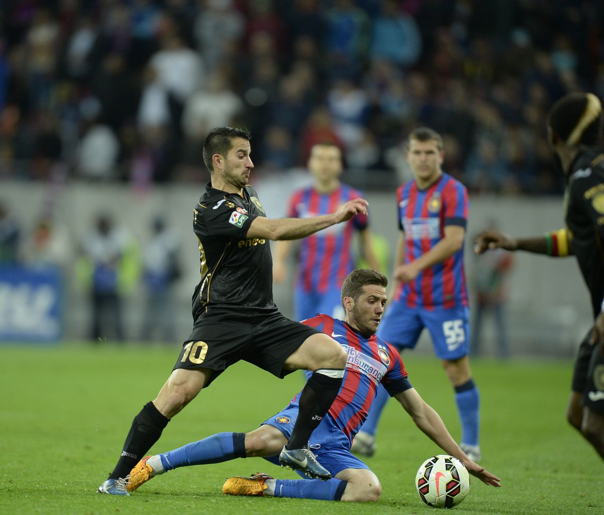 Dezvăluirile fotbalistului care a stat o lună la FCSB: „M-a vrut Pițurcă, dar a venit Ilie Dumitrescu și a zis că vrea să facă tiki-taka cu jucătorii de la Urziceni”