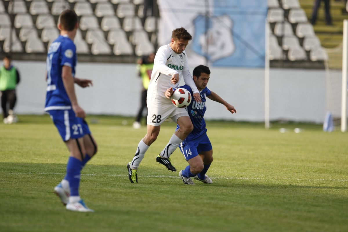 Mărturia de la GSP Live deschide o anchetă! FRF s-a sesizat după dezvăluirile-șoc ale titularului din Viitorul - ASA Târgu Mureș 6-1: „Suna telefonul să bage toți la pariuri! Am vrut să ies la pauză” + Reacția clubului lui Hagi