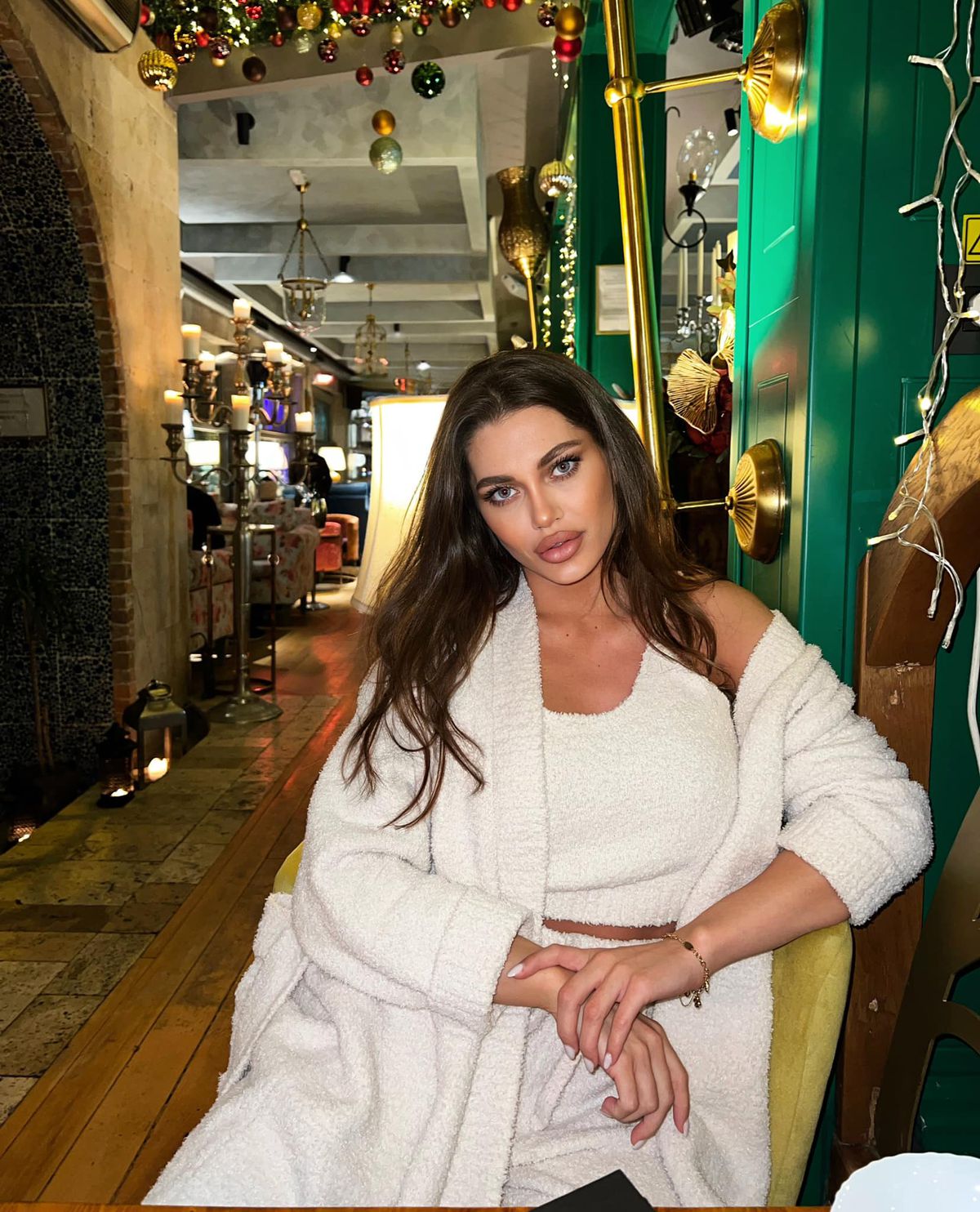 Cu ce se ocupă „Angelina Jolie de România”, femeia care i-a frânt inima lui Mititelu jr.: „Cu asta te lauzi?”