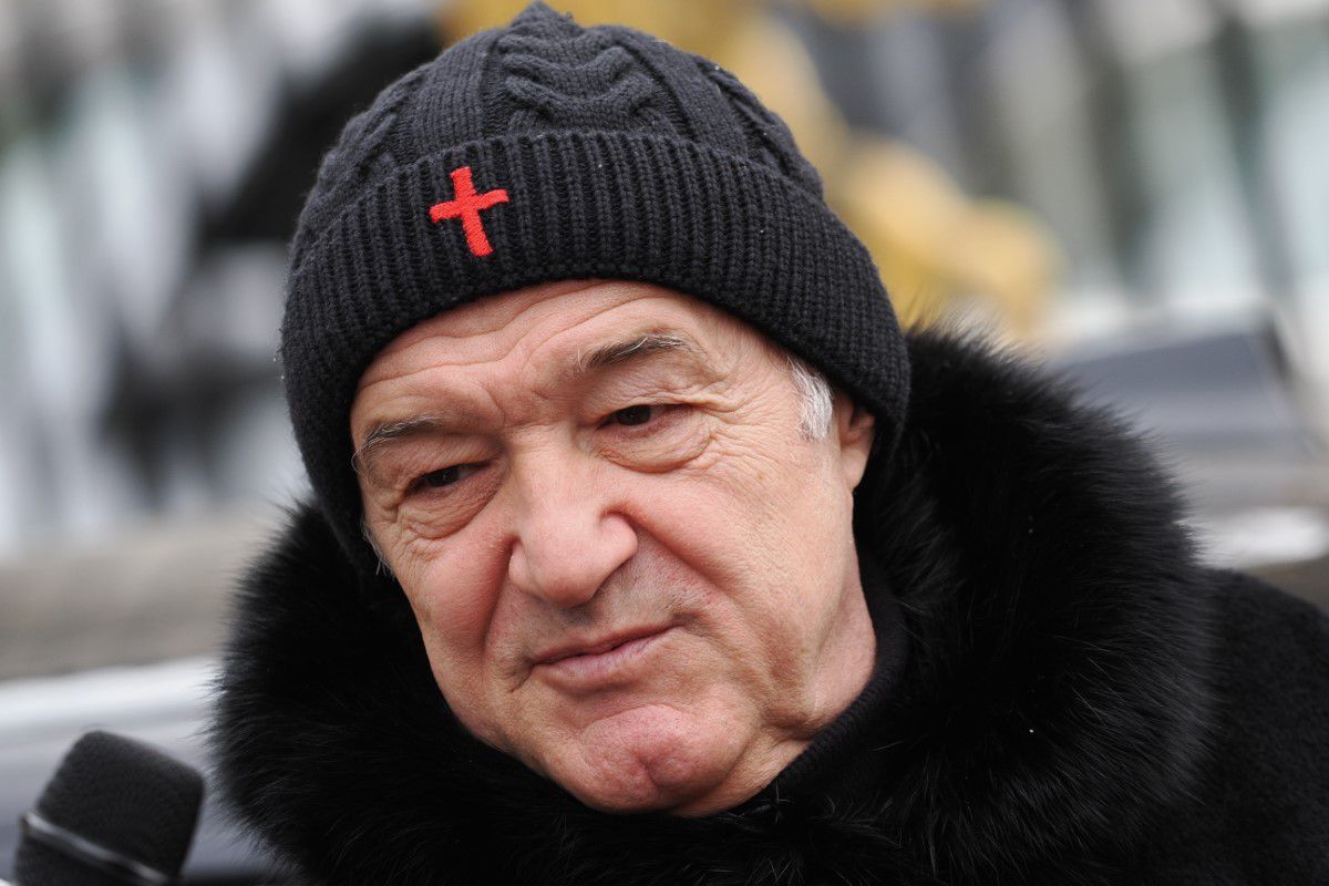 Gigi Becali, apariție inedită » Și-a asortat hainele cu tematică religioasă cu încălțăminte de fițe