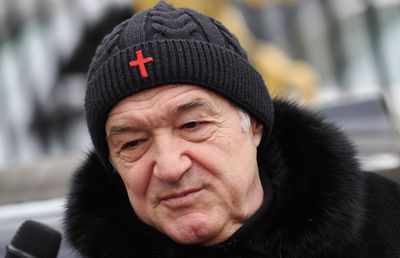 Gigi Becali, apariție inedită » Și-a asortat hainele cu tematică religioasă cu încălțăminte de fițe