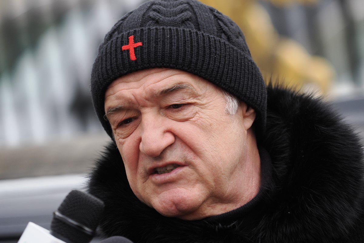 Gigi Becali, apariție inedită » Și-a asortat hainele cu tematică religioasă cu încălțăminte de fițe