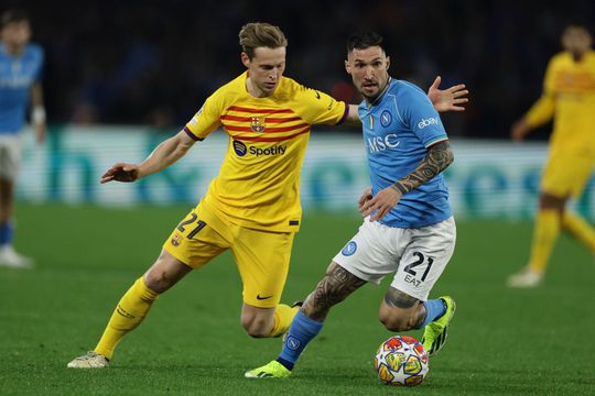Duel De Jong - Politano, în meciul de la Napoli / Foto: Imago