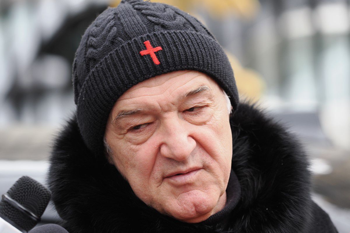 Gigi Becali, apariție inedită » Și-a asortat hainele cu tematică religioasă cu încălțăminte de fițe