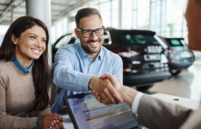 Cum să economisești bani atunci când îți cumperi o mașină nouă