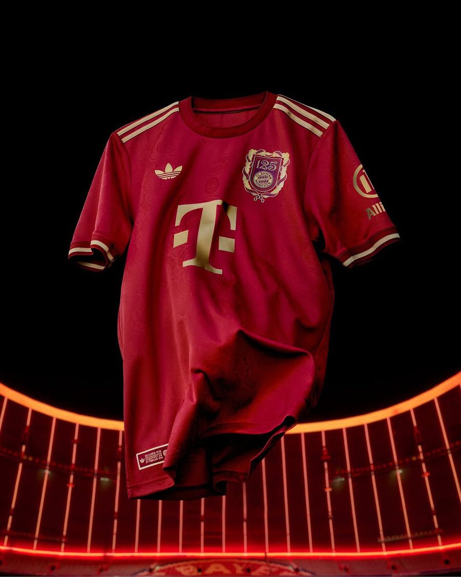 Tricoul lansat de Bayern cu ocazia aniversării a 125 de ani de existență Magazinul online al lui Bayern s-a „prăbușit” sub povara cererilor! Cum arată tricourile aniversare