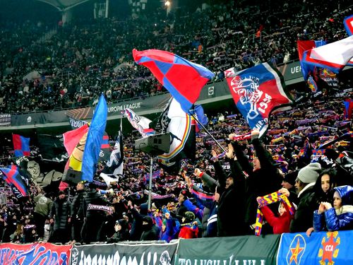 Fanii FCSB au sărbătorit victoria cu PAOK // FOTO: Andrei Furnigă (GSP)