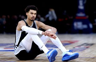 O vedetă de 21 de ani din NBA ratează tot restul sezonului din cauza unui cheag de sânge la umăr
