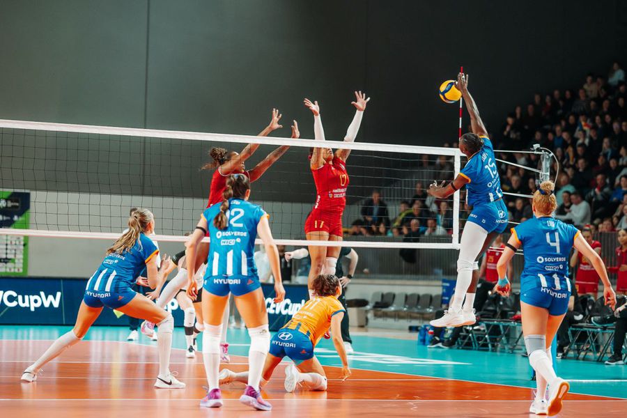 Volei Alba Blaj, pentru a patra oară în semifinalele Cupei CEV! Vicecampioana României a obținut două victorii clare în fața lui FC Porto