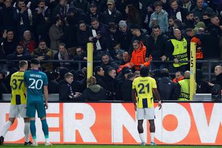 De unde ar fi început bătaia în Anderlecht - Fenerbahce: turcii susțin că au fost incidente rasiste » Alt gest reprobabil: salut în stil nazist