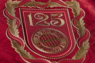 Magazinul online al lui Bayern s-a „prăbușit” sub povara cererilor! Cum arată tricourile aniversare