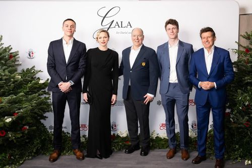 David Popovici alături de familai regală din Monaco , de Clément Noël, schior francez și  de Sebastian Coe, președintele Federației Internaționale de Altletism FOTO Éric Mathon / Palais princier