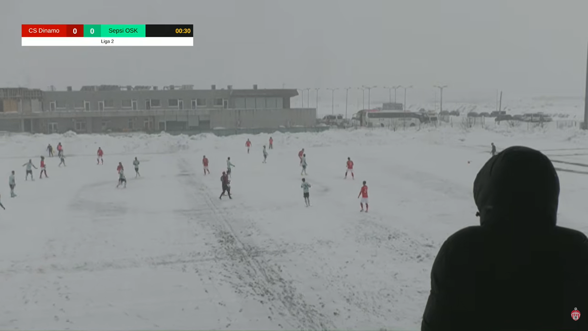 CS Dinamo - Sepsi se dispută pe un teren acoperit de zăpadă