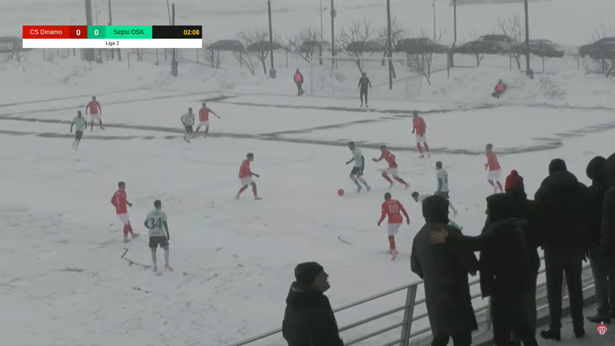 „Iadul alb” în Liga 2! S-a jucat pe zăpadă, în condiții uluitoare » Partida a fost și întreruptă: „O RUȘINE”