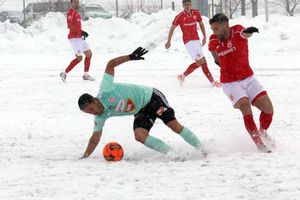 „Iadul alb” în Liga 2! S-a jucat pe zăpadă, în condiții uluitoare » Partida a fost și întreruptă: „O RUȘINE”
